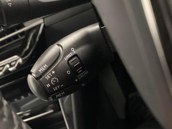 Peugeot E-2008 50kWh Allure Premium (7kW Charger) (136 ps) - SPEED LIMIT RECOG