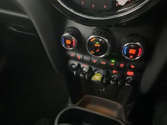 Mini Electric Hatch Cooper SE 32.6kWh Level 2 (184 ps) - 17IN ALLOYS - CARPLAY - LED