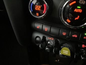 Mini Electric Hatch Cooper SE 32.6kWh Level 2 (184 ps) - 17IN ALLOYS - CARPLAY - LED