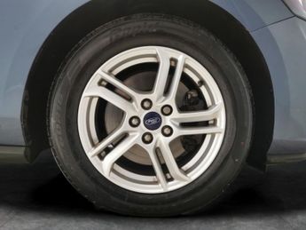 Ford Focus 1.5 EcoBlue Zetec (120 ps) - ELECTRICALLY HEATED WINDSCREEN