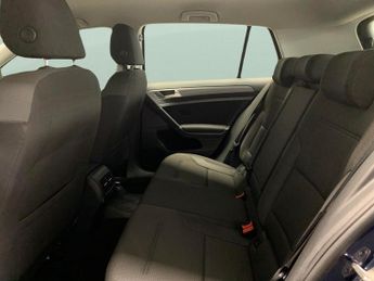 Volkswagen E-golf 35.8kWh e-Golf (136 ps) - CLIMATE CONTROL - DAB - USB AUDIO