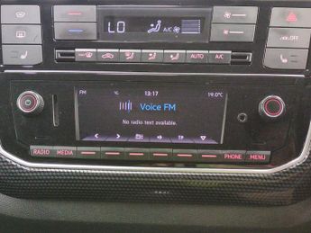 Volkswagen E-up! 36.8kWh e-up! (82 ps) - BLUETOOTH - CLIMATE CONTROL - DAB