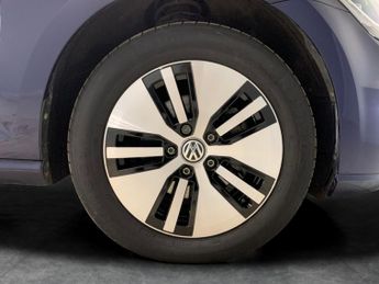 Volkswagen E-golf 35.8kWh e-Golf (136 ps) - CLIMATE CONTROL - DAB - USB AUDIO