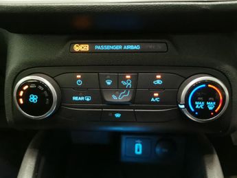 Ford Focus 1.5 EcoBlue Zetec (120 ps) - ELECTRICALLY HEATED WINDSCREEN
