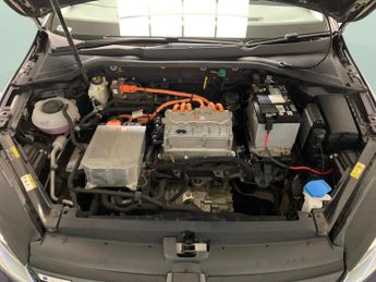 Volkswagen E-golf 35.8kWh e-Golf (136 ps) - CLIMATE CONTROL - DAB - USB AUDIO