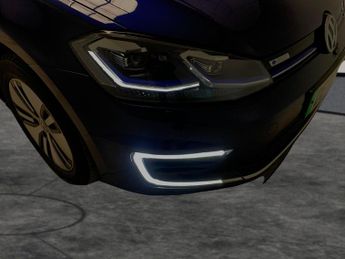 Volkswagen E-golf 35.8kWh e-Golf (136 ps) - CLIMATE CONTROL - DAB - USB AUDIO