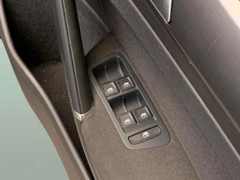 Volkswagen E-golf 35.8kWh e-Golf (136 ps) - CLIMATE CONTROL - DAB - USB AUDIO