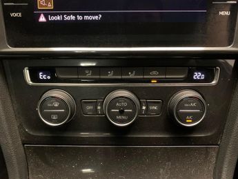 Volkswagen E-golf 35.8kWh e-Golf (136 ps) - CLIMATE CONTROL - DAB - USB AUDIO