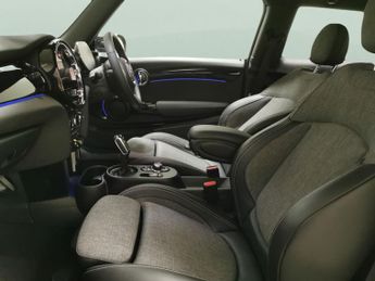 Mini Electric Hatch Cooper SE 32.6kWh Level 2 (184 ps) - NAVIGATION PACK