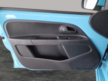 Volkswagen E-up! 36.8kWh e-up! (82 ps) - BLUETOOTH - CLIMATE CONTROL - DAB