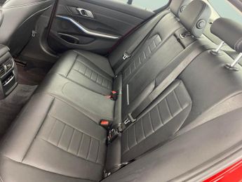BMW 3 Series 2.0 330e 12kWh Sport Pro Plug-in (292 ps) - PERFORMANCE CONTROL