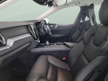 Volvo XC60 2.0 B4 MHEV Momentum AWD (197 ps) - LEATHER-FACED - CHARCOAL