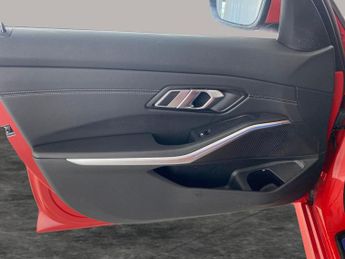 BMW 3 Series 2.0 330e 12kWh Sport Pro Plug-in (292 ps) - PERFORMANCE CONTROL