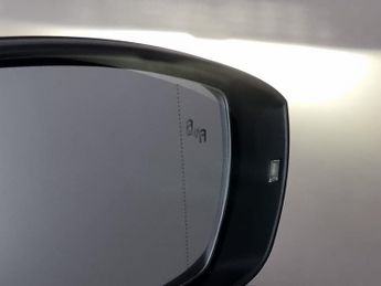 Volkswagen T-cross 1.0 TSI R-Line DSG (110 ps) - LEATHER - ALCANTARA - BLIND SPOT A