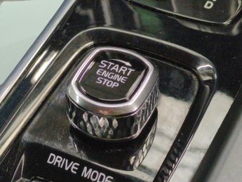 Volvo XC60 2.0 B4 MHEV Momentum AWD (197 ps) - LEATHER-FACED - CHARCOAL