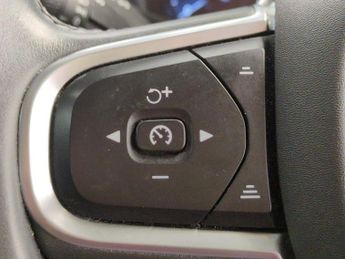 Volvo XC60 2.0 B4 MHEV Momentum AWD (197 ps) - LEATHER-FACED - CHARCOAL