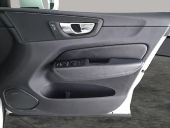 Volvo XC60 2.0 B4 MHEV Momentum AWD (197 ps) - LEATHER-FACED - CHARCOAL