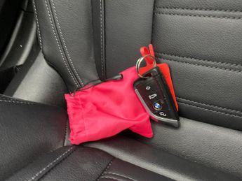 BMW 3 Series 2.0 330e 12kWh Sport Pro Plug-in (292 ps) - PERFORMANCE CONTROL