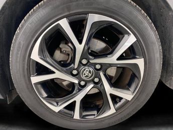 Toyota C-HR 1.8 VVT-h GPF Design CVT (122 ps) - NAV - LANE DEPARTURE ALERT