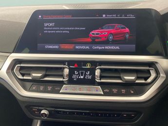 BMW 3 Series 2.0 330e 12kWh Sport Pro Plug-in (292 ps) - PERFORMANCE CONTROL