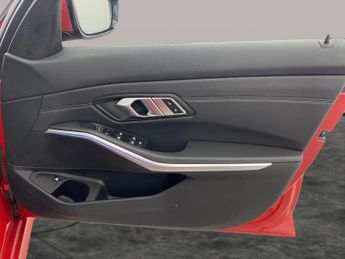 BMW 3 Series 2.0 330e 12kWh Sport Pro Plug-in (292 ps) - PERFORMANCE CONTROL