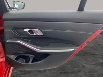 BMW 3 Series 2.0 330e 12kWh Sport Pro Plug-in (292 ps) - PERFORMANCE CONTROL