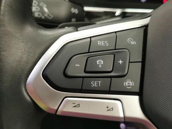 Volkswagen T-cross 1.0 TSI R-Line DSG (110 ps) - LEATHER - ALCANTARA - BLIND SPOT A