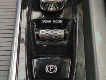 Volvo XC60 2.0 B4 MHEV Momentum AWD (197 ps) - LEATHER-FACED - CHARCOAL