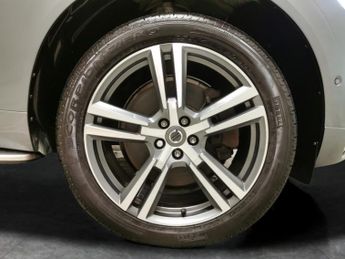 Volvo XC60 2.0 B5 MHEV Inscription Pro AWD (235 ps) - LAMINATED SIDE AND RE