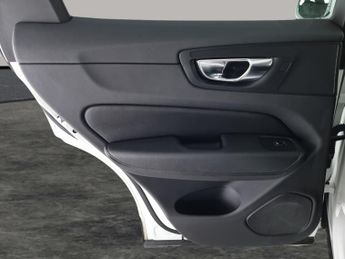 Volvo XC60 2.0 B4 MHEV Momentum AWD (197 ps) - LEATHER-FACED - CHARCOAL
