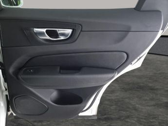 Volvo XC60 2.0 B4 MHEV Momentum AWD (197 ps) - LEATHER-FACED - CHARCOAL