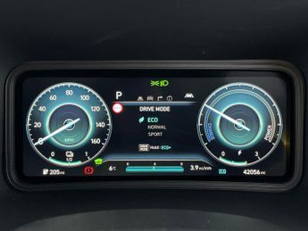 Hyundai Kona 64kWh Premium (10.5kW Charger) (204 ps) - LED - REVERSE CAM - NA