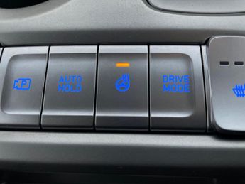 Hyundai Kona 64kWh Premium (10.5kW Charger) (204 ps) - LED - REVERSE CAM - NA