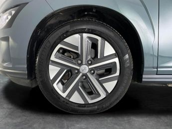 Hyundai Kona 64kWh Premium (10.5kW Charger) (204 ps) - LED - REVERSE CAM - NA