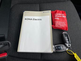 Hyundai Kona 64kWh Premium (10.5kW Charger) (204 ps) - LED - REVERSE CAM - NA