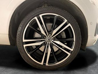 Volvo XC60 2.0 B5 MHEV R-Design Pro AWD (235 ps) - SUNBLINDS - SURROUND VIE