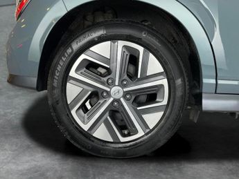 Hyundai Kona 64kWh Premium (10.5kW Charger) (204 ps) - LED - REVERSE CAM - NA