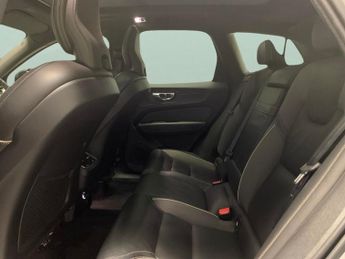 Volvo XC60 2.0 B5 MHEV R-Design Pro AWD (235 ps) - SUNBLINDS - SURROUND VIE