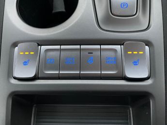Hyundai Kona 64kWh Premium (10.5kW Charger) (204 ps) - LED - REVERSE CAM - NA