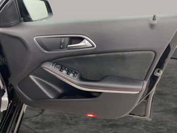 Mercedes-Benz A Class 2.1 A200d AMG Line (Premium) 7G-DCT (136 ps) - CRUISE - PADDLE S