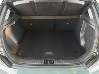 Hyundai Kona 64kWh Premium (10.5kW Charger) (204 ps) - LED - REVERSE CAM - NA