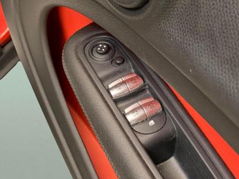 Mini Countryman 1.6 Cooper (122 ps) - STEERING WHEEL - 2-SPOKE LEATHER - BONNET 