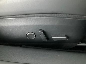 Tesla Model 3 Standard Range Plus RWD (241 bhp) - KEYLESS ENTRY - AUTO PARK -