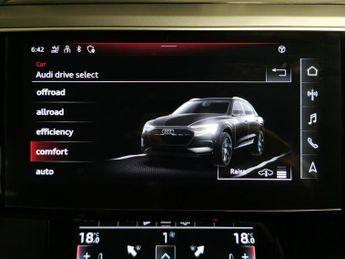 Audi e-tron 50 Technik quattro 71.2kWh (11kW Charger) (313 ps) - ADJUSTABLE 