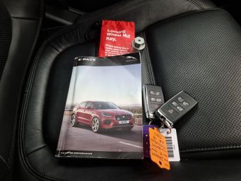 Jaguar E-pace 2.0 D180 SE AWD (180 ps) - NAV - LEATHER - WIFI