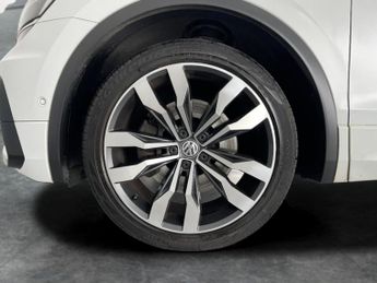 Volkswagen Tiguan 2.0 BiTDI R-Line DSG 4Motion (240 ps) - DYNAUDIO - LED - REVERSE