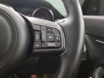 Jaguar E-pace 2.0 D180 SE AWD (180 ps) - NAV - LEATHER - WIFI