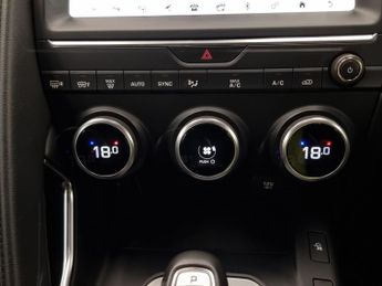 Jaguar E-pace 2.0 D180 SE AWD (180 ps) - NAV - LEATHER - WIFI