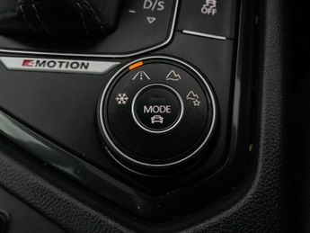 Volkswagen Tiguan 2.0 BiTDI R-Line DSG 4Motion (240 ps) - DYNAUDIO - LED - REVERSE