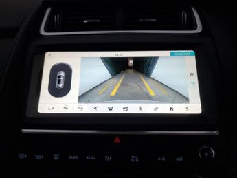 Jaguar E-pace 2.0 D180 SE AWD (180 ps) - NAV - LEATHER - WIFI